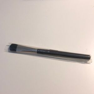 (M.A.C) #227 Brush *New*